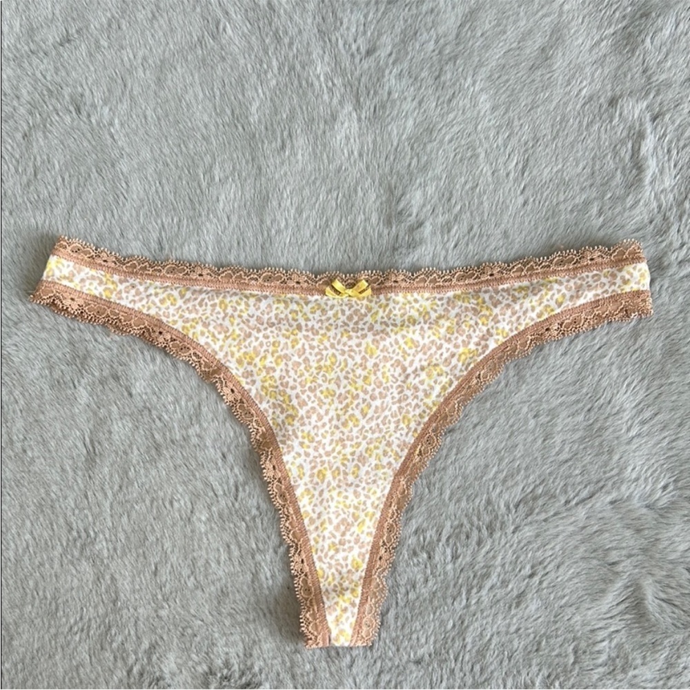 2011 Y2K Vintage Victoria’s Secret Thong Panty M